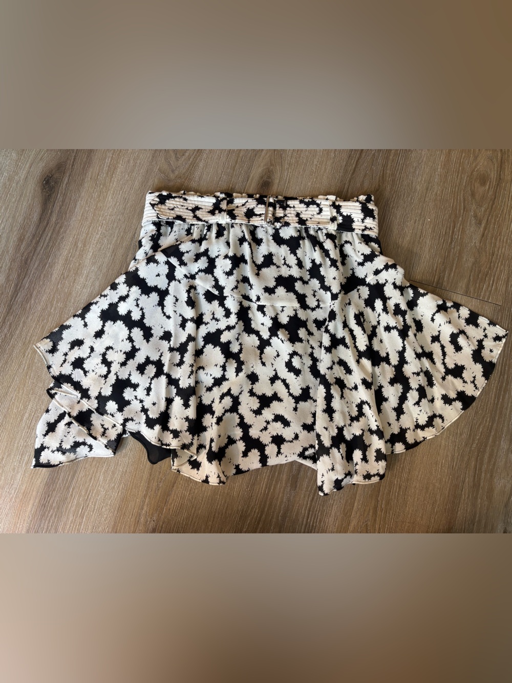 A.L.C. Black and White Floral Ruffle Sleeve Blouse